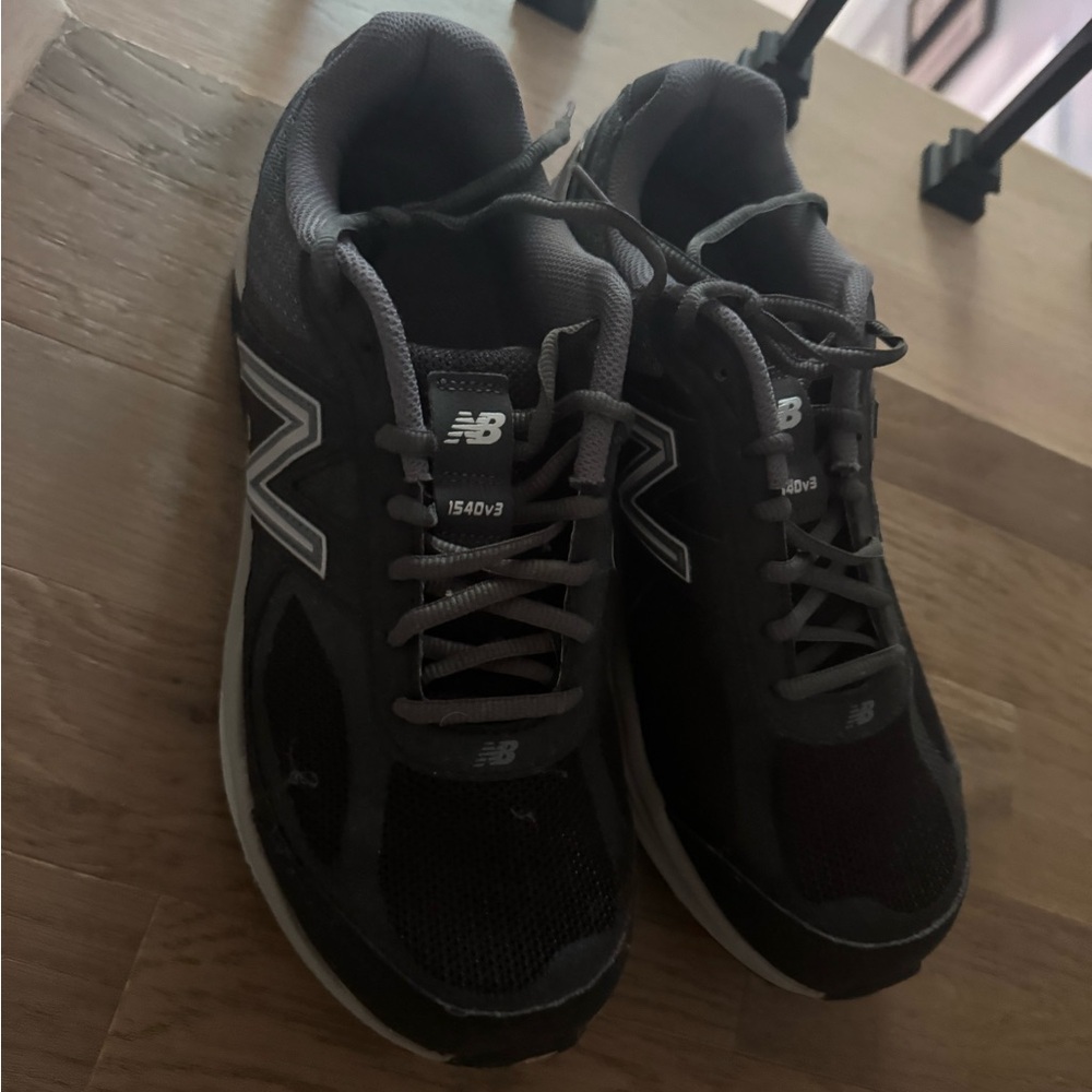 New Balance Men's Black and Dark Gray Athletic Shoes